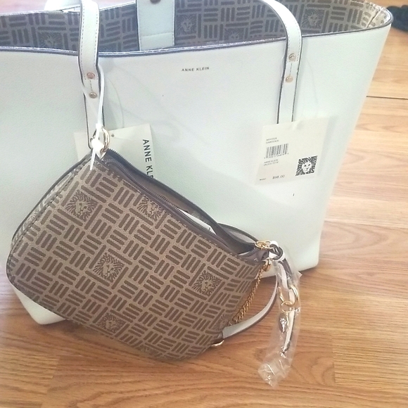 Anne Klein Handbags - NWT 2 IN 1 ANNE KLEINJACKIE TOTE BAG AND SHOULDER BAG